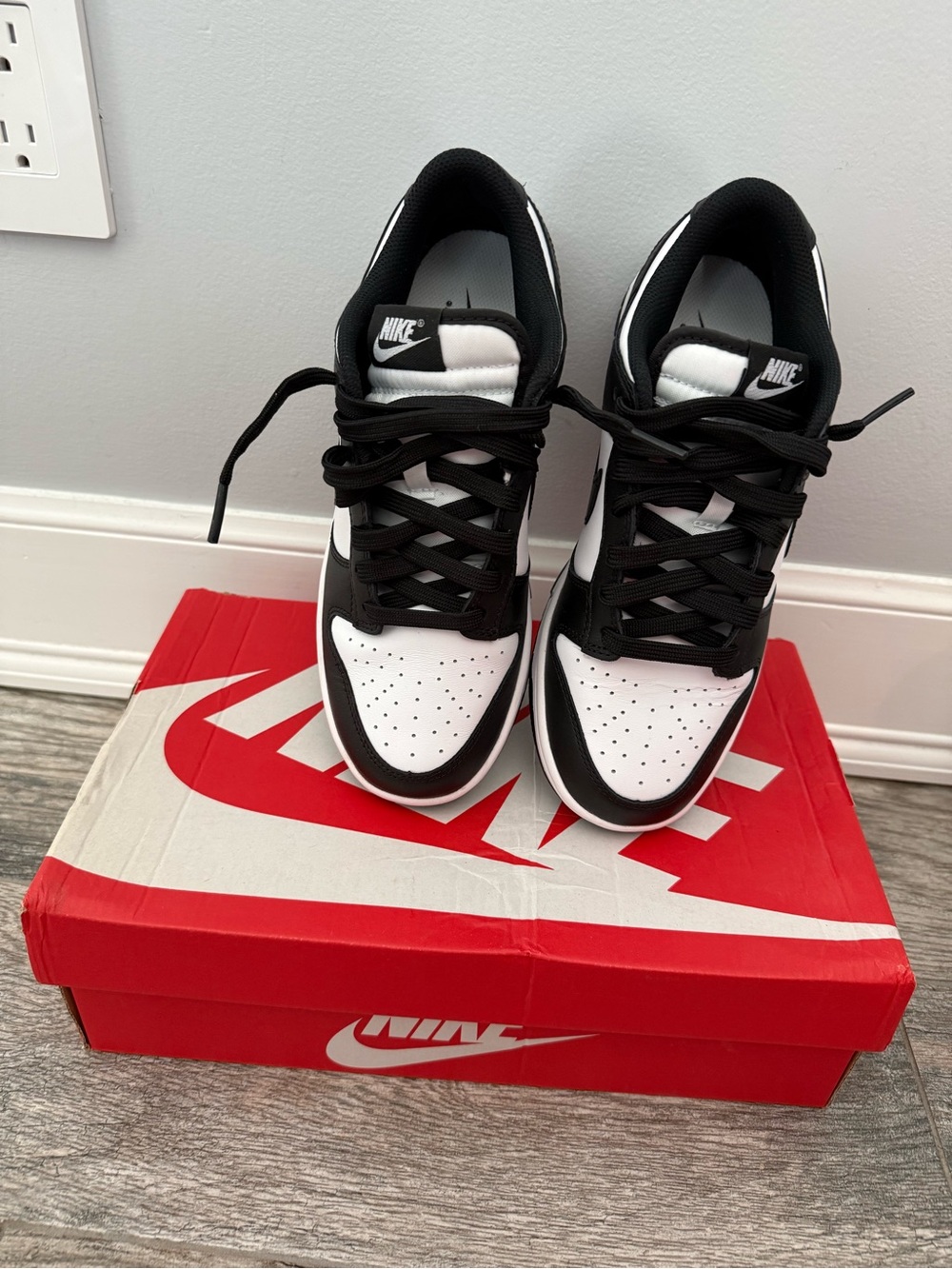 Nike Pandas Dunk Lows Mens 6/ Women’s 7.5